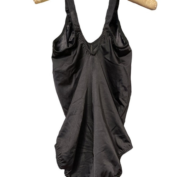 Cabernet NWOT Slimming Black Undergarment Shapeware Hook Bottom Sz 36 C - Picture 2 of 3